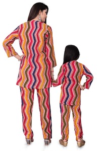 Élégant feuille imprimé Zigzag Co-Ord ensemble mère fille rayonne tissu flammé double tenue Combo fête décontractée fête indienne WellTex - Product Image 6