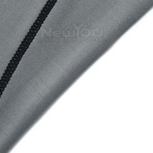 Rash Guard confortable et ample à manches longues avec logo personnalisé pour hommes vente en gros Rash Guard pour jeunes sur mesure pour hommes à bas prix - Product Image 5