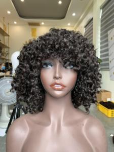 Perruque en cheveux Remy vietnamiens naturels 300g, bouclés, courts, avec frange, sans dentelle, couleur et texture personnalisables - Product Image 4