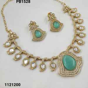 Conjunto de collar de perlas de Gargantilla Kundan y piedra dorada de Kundan tradicional de lujo indio con conjunto de pendientes a juego y conjunto de joyería para niña - Product Image 4