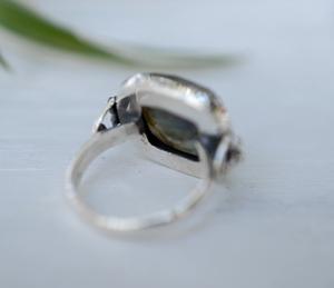 Bague en labradorite, argent 925, pierre de labradorite naturelle, coupe carrée, pierre précieuse, bague de maman, cadeau pour elle, bijoux de mariage - Product Image 4