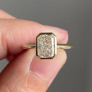 Anillo de Compromiso con Engaste de Bisel, Certificado IGI, Corte Radiante, Anillo de Diamante Cultivado en Laboratorio de 2.0 Ct, Anillo de Boda Solitario, Diamante CVD de Laboratorio - Product Image 1