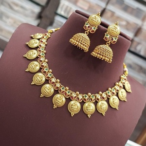 Collier ton or exclusif de qualité supérieure polonais de qualité supérieure avec boucles d'oreilles pour les femmes pour les vêtements de mariage - Product Image 1