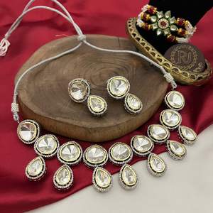 Ensemble de collier à la mode en diamant royal avec boucles d'oreilles pour mariage, fiançailles, cadeau d'anniversaire à la mode pour les femmes - Product Image 4