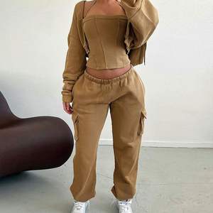 Ensemble de jogging en velours d'hiver pour femmes avec logo personnalisé imprimé, avec sweat-shirt à capuche et pantalon de survêtement pour l'exercice en hiver - Product Image 1