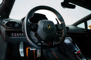 Lamborghini Huracan Evo RWD Coupé 2022 certifié, propre et en bon état, boîte automatique, moteur turbo, intérieur cuir foncé - Product Image 6