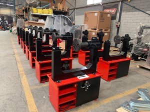 Máquina enderezadora de llantas Nitromac RS28WP con sistema de pulido de 10-34 pulgadas - Product Image 3