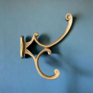 Crochets muraux en laiton antique de qualité supérieure nouvellement conçus pour améliorer l'esthétique de la décoration intérieure, finition polie dorée - Product Image 1