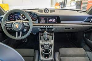 Porsche 911 Carrera 4 GTS 2024 Usado, Volante a la Izquierda/Derecha - Product Image 3