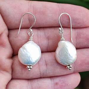 ต่างหูห้อยมุกบาร็อคน้ำจืดเงินแท้ 925 ทำมือ ต่างหูห้อยเงินแท้ 925 ประดับมุกบาร็อค - Product Image 2