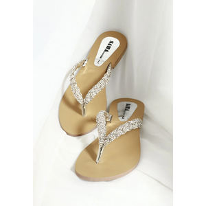 Material de alta calidad Sofisticada comodidad plana doble hoja elegante sandalia con malla de diamantes de imitación - Product Image 6