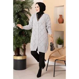 Cárdigan de punto Hijab con estampado de diamantes grises hecho de camiseta Tipo de camisa de tela - Product Image 3