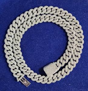 Cadena de eslabones cubanos de Miami de 12mm en oro de 10K tachonado con piedra moissanita de exportador indio - Product Image 3