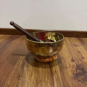 Cuenco artesanal de Metal del Himalaya hecho a mano para curación de Chakras y terapia de sonido - Product Image 4