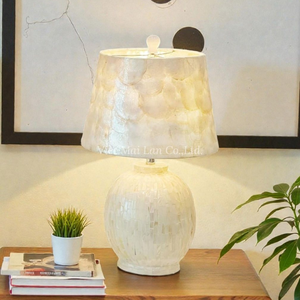Lámpara de Mesa de Nácar, Incrustaciones de Concha Hechas a Mano, Iluminación Decorativa para Decoración de Hogar de Alta Gama - Product Image 1