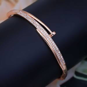 Brazalete de Aleación con Diseño Moderno, Chapado en Oro Rosa con Circonita, Joyería de Moda para Mujer, Uso Diario, Viajes, Festivales, Bodas - Product Image 2