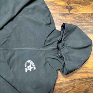 แจ็คเก็ตวินด์เบรกเกอร์ผู้ชายแบบเรียบสองสี รุ่นสั่งทำพิเศษ ปี 2025 สไตล์สตรีทแฟชั่น ตัวอักษรพิมพ์ลาย สำหรับฤดูใบไม้ผลิ กันน้ำ ระบายอากาศ น้ำหนักเบา เหมาะสำหรับการออกกำลังกาย - Product Image 6