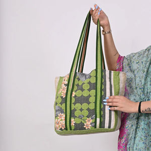 กระเป๋าสะพายพิมพ์ลายวินเทจ Kantha กระเป๋าสะพายไหล่ทำด้วยมือสำหรับผู้หญิงกระเป๋าสะพายไหล่ผ้าฝ้ายขนาดใหญ่พร้อมซับในผ้าฝ้าย - Product Image 1