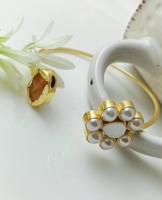 Brazalete Ajustable Hecho a Mano, Chapado en Oro de 18k, de Latón de Alta Calidad, con Diseño de Flor de Madreperla y Perlas, Brazalete Abierto