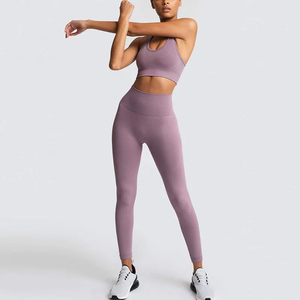 Vêtements de sport respirants pour femmes Gym Fitness Costume Ensemble de yoga à séchage rapide Motif solide Vêtements d'entraînement et de yoga pour femmes - Product Image 1