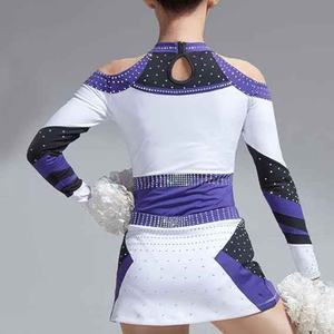 Uniforme Cheer personnalisé avec tissu de performance durable et design élégant, idéal pour les routines à haute énergie et les compétitions d'équipe - Product Image 3