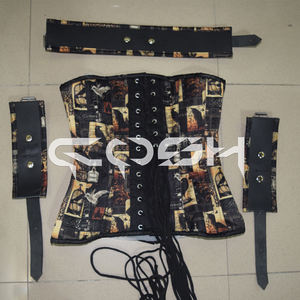 Corset gothique amincissant à imprimé vampire avec collier et menottes - Product Image 4