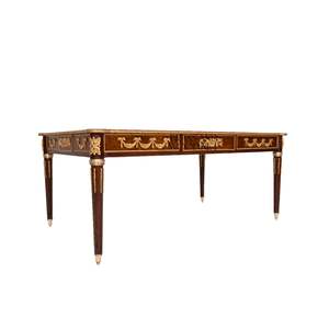 Escritorio Ejecutivo de Madera Antigua de Lujo con Acabado en Nogal Intenso y Detalles Ornamentales en Latón Dorado para Decoración de Oficina en Casa de Alta Gama - Product Image 5