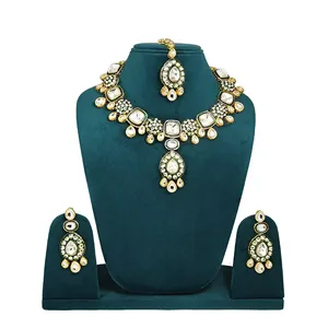 Ensemble de collier en or plaqué Kundan Polki avec pendentif en forme de goutte de diamant taillé en poire pour les mariages - Product Image 1