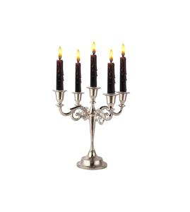 Candelabros de metal para restaurantes de estilo vintage que complementan el encanto del mundo antiguo con arreglos de mesa de madera iluminados por velas. - Product Image 6