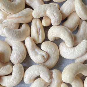 Anacardos crudos de fábrica TrAsiated, anacardos de Kenia WW180, WW240, WW320, exportadores de SANTIGO, anacardos, embalaje personalizado - Product Image 1