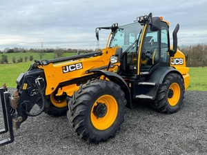 Chargeur sur pneus télescopique JCB TM320S Agri Stage V certifié CE avec une puissance de levage élevée et des performances de manutention agricole de qualité supérieure - Product Image 5