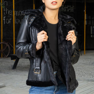 Chaquetas de cuero de otoño e invierno personalizadas de tendencia superior para mujer OEM cuello vuelto sólido mangas completas con forro de satén logotipo frontal - Product Image 5
