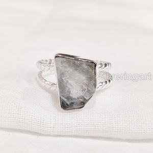 แหวนเงินแท้ 925 ประดับพลอยอะความารีนธรรมชาติ ดีไซน์เกลียวคู่ สำหรับผู้หญิง  หินดิบ  ประจำเดือนมีนาคม - Product Image 1