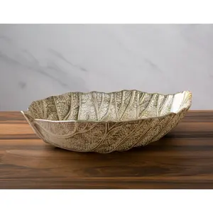 Plat en forme de feuille d'or est un plat de service décoratif en forme de feuille et plaqué or, décoration d'intérieur élégante, vaisselle de fête - Product Image 4
