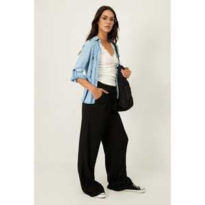 Pantalones de Mujer de Viscosa/Poliéster Texturizados - Product Image 2