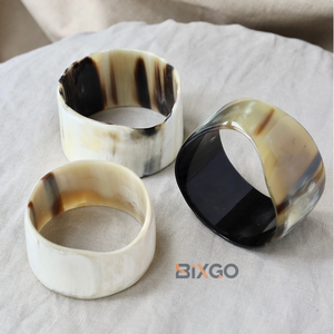 Brazalete de Cuerno de Búfalo con Tubo Cónico BIXGO BRL0028, Unisex, Moderno, Hecho a Mano en Vietnam, Se Aceptan Pedidos al por Mayor y Personalizados - Product Image 3