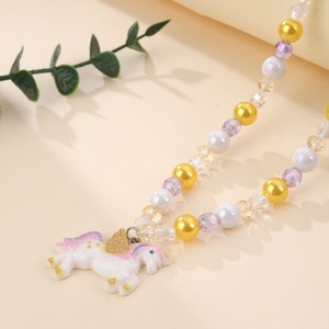 2 個キッズユニコーンペンダントネックレスブレスレットセットカラフルなアクリルビーズ DIY ジュエリーパーティー記念品ドレスアップジュエリー - Product Image 4