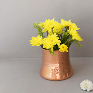 Idéal pour les tiges simples ainsi que pour un bouquet de fleurs Rosa Vase Notre vase Rosa en cuivre pur fabriqué à la main est un délice floral - Product Image 2