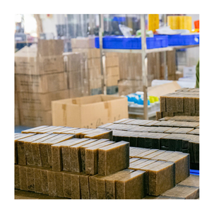 สบู่สมุนไพรจากประเทศเวียดนาม: ผสมขมิ้นและสีส้มเป็นมิตรกับสิ่งแวดล้อมผลิตภัณฑ์ดูแลผิวคุณภาพสูงบำรุงอย่างล้ำลึกเพื่อการส่งออกจำนวนมาก - Product Image 4