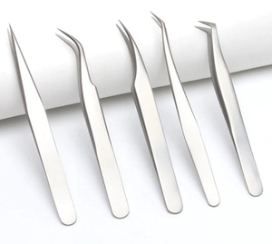 Nouveaux ensembles de pincettes à cils en acier inoxydable de qualité supérieure avec logo personnalisé à faible quantité minimale de commande, y compris une pince à épiler droite et incurvée - Product Image 1