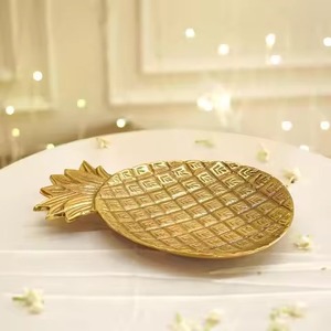 Ensemble de bols de service en métal faits à la main - Lavables au lave-vaisselle et écologiques pour les fêtes et la maison - Product Image 1