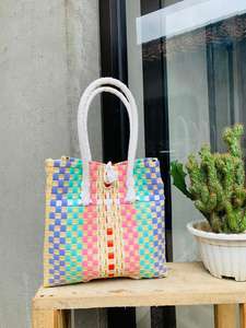 Bolso de mano de tejido suave hecho a mano para mujer, versátil plástico reciclado, accesorio de ropa Sembagi a todo color de moda - Product Image 2