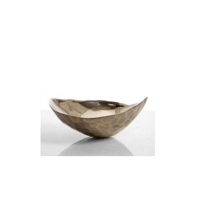 Elegante cuenco de latón con esmalte de espejo utilizado en hogares de lujo, arreglos festivos de comedor o regalos ceremoniales - Product Image 2