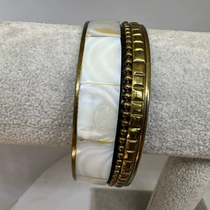 Conjunto de Brazaletes Redondos de Nácar con Aspecto Real, Brazalete de Mujer Moderno con Corte de Corazón, Joyería de Moda Hecha a Mano, Regalo de Tendencia - Product Image 1