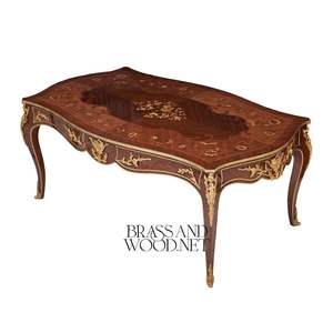 Table basse de luxe avec incrustations en bois artisanales et élégantes détails en laiton pour une décoration de salon classique - Product Image 3