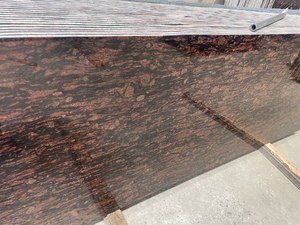 แผ่นกระเบื้องหินแกรนิตสีน้ำตาลบราซิลคุณภาพพรีเมี่ยมทันสมัยสำหรับรับประทานอาหารกลางแจ้งขัดพื้นผิวโบราณขัดด้าน - Product Image 4