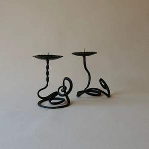 Candelero de pie forjado, candelabro de hierro forjado con textura a mano, candelabro primitivo de estilo dinosaurio, decorativo japonés para el hogar - Product Image 4