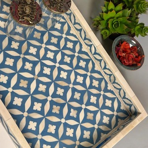 ถาดเสิร์ฟทำจากไม้ฝังกระดูกสำหรับตกแต่งทำด้วยมือสีน้ำเงินและสีขาวทรงสี่เหลี่ยมทันสมัยสำหรับงานแต่งงานและเทศกาลดิวาลี - Product Image 1