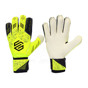 Gants de football de gardien de but fabriqués au Pakistan avec un service OEM Gants de football de gardien de but personnalisés - Product Image 1