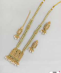 ชุดสร้อยคอและต่างหูโทนสีทองพร้อมต่างหูแบบดั้งเดิมมีสไตล์ของ kundan อินเดียเครื่องประดับโลหะผสมแฟนซีสำหรับผู้หญิงและเด็กผู้หญิงไข่มุกที่มีตำหนิ - Product Image 4